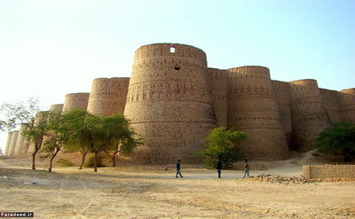  قلعه دراور، در بیابان 