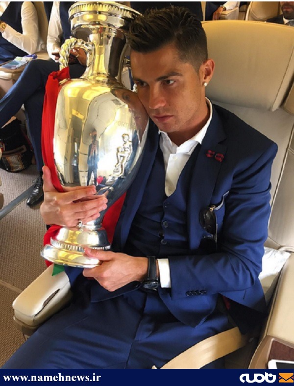 بازیکنان پرتغال در هواپیما/ عکس