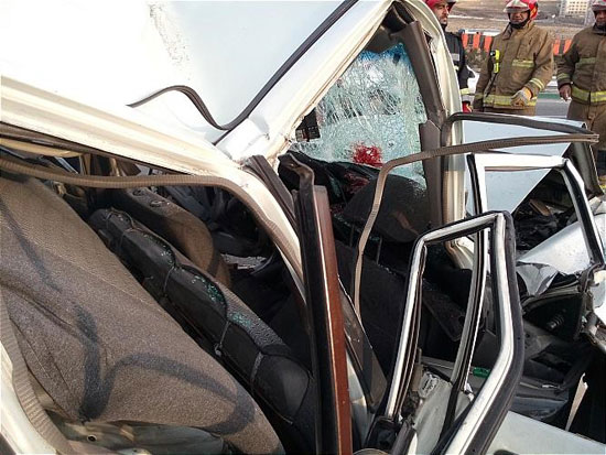 پراید بین کامیون و اتوبوس مچاله شد