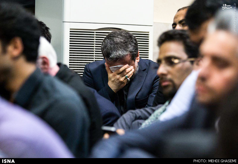 اشک‌های عراقچی در مراسم شب قدر/عکس