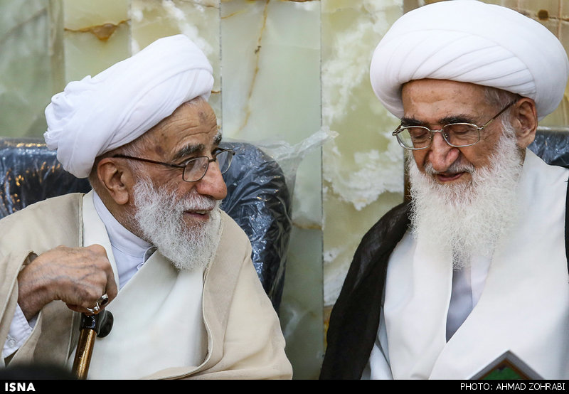 گفت‌وگوی آیت‌الله جنتی با آیت‌الله نوری همدانی/ عکس