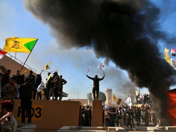 الجزیره:آیا ترامپ در عراق به دام می‌افتد؟ / در صورت ادامه غائله فعلی پیروزی نصیب ایران خواهد شد!