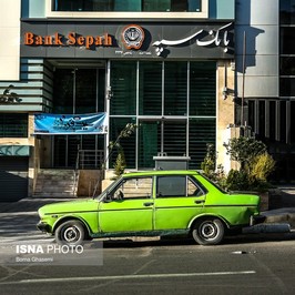 تهران - خیابان بهشتی - سال ۱۳۹۴ فیات ۱۳۱ که در سال‌های ۱۹۷۴ تا ۱۹۸۴ توسط شرکت ایتالیایی فیات در تورین، بارسلون اسپانیا، بوگوتا کلمبیا و کازابلانکا مراکش تولید شده‌است.