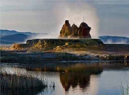 عجیب ترین آب گرم دنیا در آمریکا(+عکس)