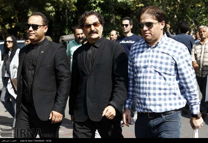 شهرام ناظری در مراسم تشییع کیارستمی/ عکس