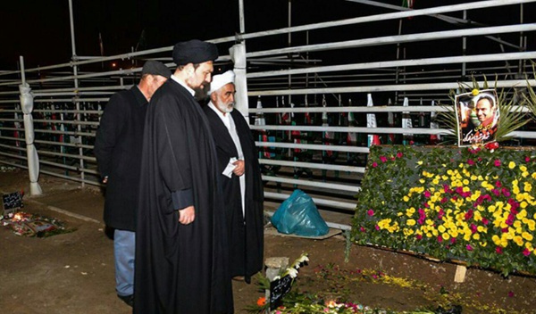 سید حسن خمینی بر مزار شهدای آتش نشان/عکس