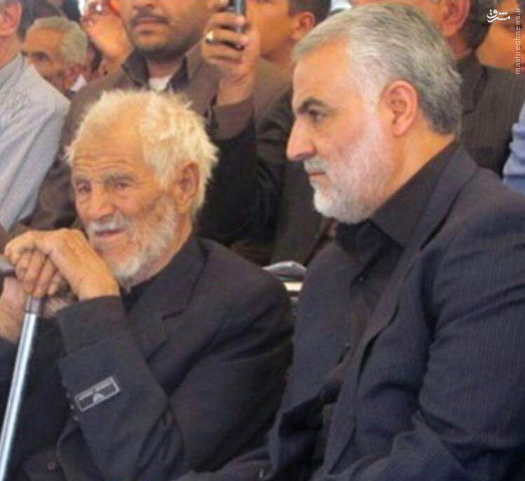 سردار قاسم سلیمانی در کنار پدر/عکس