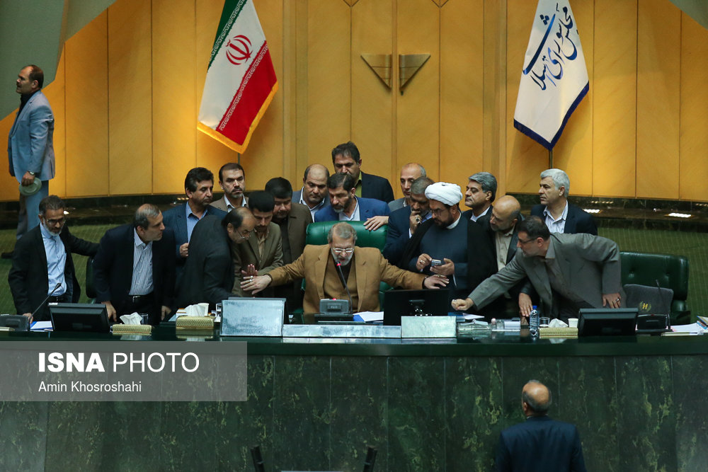 کار سخت لاریجانی در مجلس!/عکس