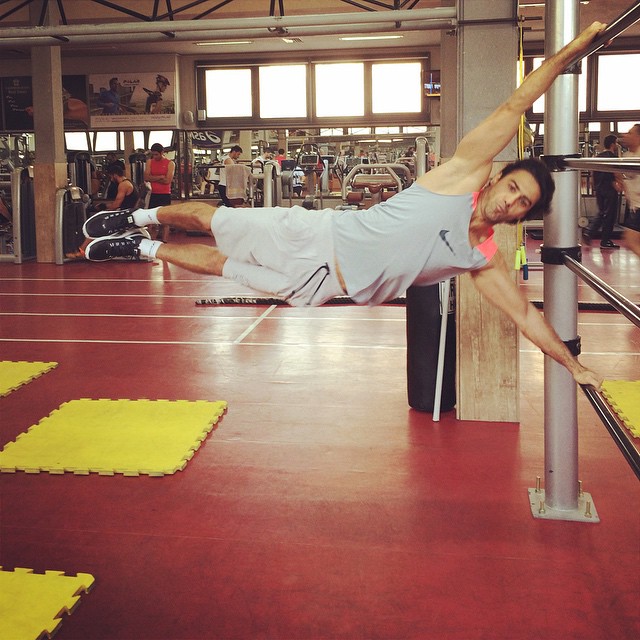 حركت فوق العاده فرهاد مجیدی در سالن بدنسازی / عكس