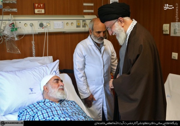 عیادت رهبر انقلاب از حجت‌الاسلام‌ گلپایگانی/ عکس