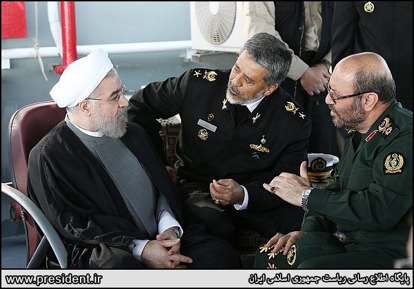 گفت‌وگوی روحانی، وزیر دفاع و فرمانده نیرودریایی ارتش/ عکس