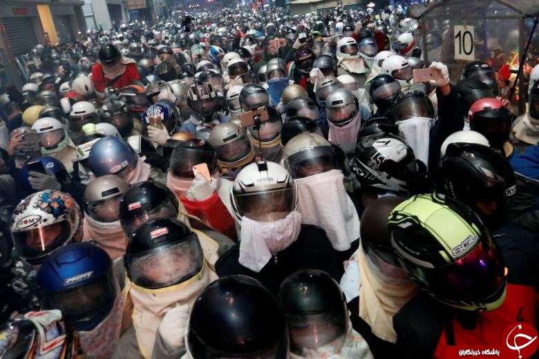 چهارشنبه‌سوری به سبک تایوانی‌ها +تصاویرچند رسانه‌ای عکس - جوانان تایوانی جشنواره آتش بازی را با کلاه های ایمنی در شهر تاینان این کشور برگزار کردند. چهارشنبه‌سوری به سبک تایوانی‌ها +تصاویر