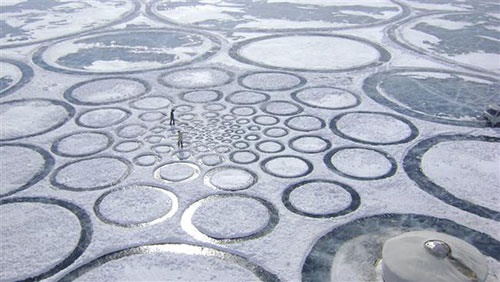 تصاویر حیر‌ت‌آور یخ زدن عمیق‌ترین دریاچه جهان