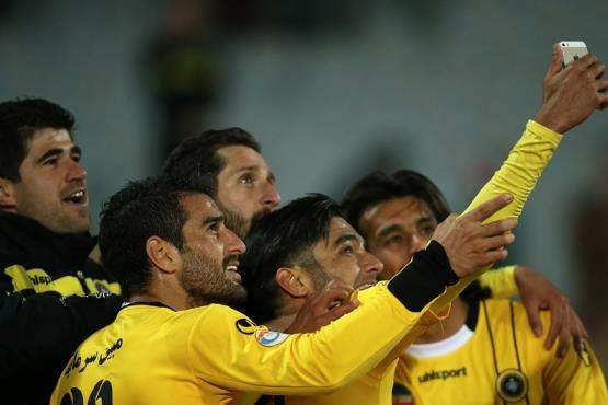 سلفی بسیار جالب درورزشگاه آزادی +عکس