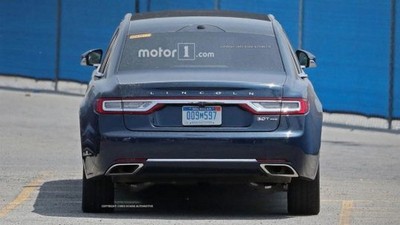 نمای جلو و عقب نسبت به نسخه کارخانه‌ای بدون تغییر باقی مانده است. در بخش عقبی نیز می‌توانیم نشان 3.0T را ببینیم. زیر کاپوت پیشرانه 6 سیلندر 3 لیتری بای توربوی استاندارد قرار دارد که قدرت 400 اسب بخاری و گشتاور 542 نیوتون متری تولید می‌کند.