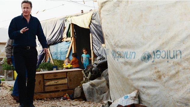 دیدار نخست وزیر انگلیس با آوارگان سوریه (+عکس)