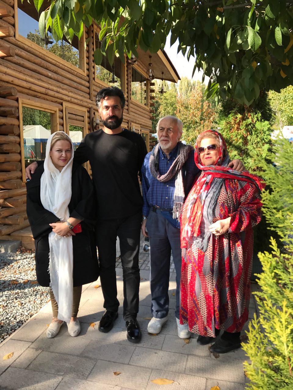 تصویری از بهاره رهنما در کنار پدر و مادر و همسر جدیدش