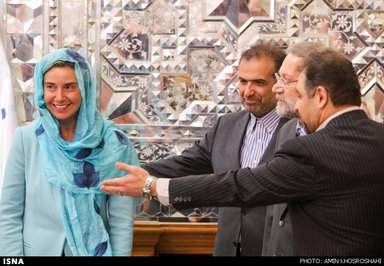 فدریکا موگرینی، مسئول خارجی اتحادیه اروپا در دیدار با علی لاریجانی رئیس مجلس ایران.