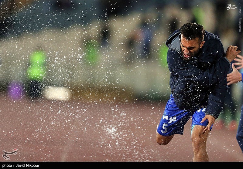 حرکت عجیب حنیف عمران‌زاده بعد از گل استقلال/ عکس