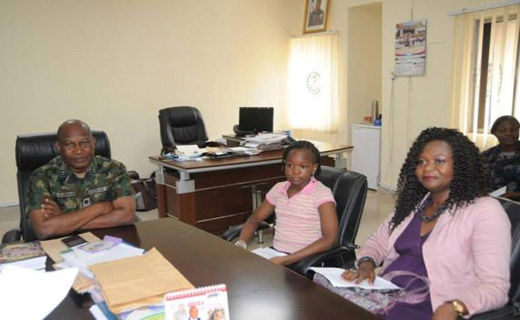 کودک 9 ساله ای که کتاب می نویسد + تصویر