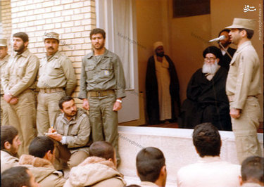  آیت الله العظمی سیدمحمدرضا گلپایگانی در دیدار با برخی پرسنل ارتش جمهوری اسلامی