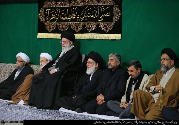 حضور احمدی نژاد در عزاداری بیت رهبری/ عکس