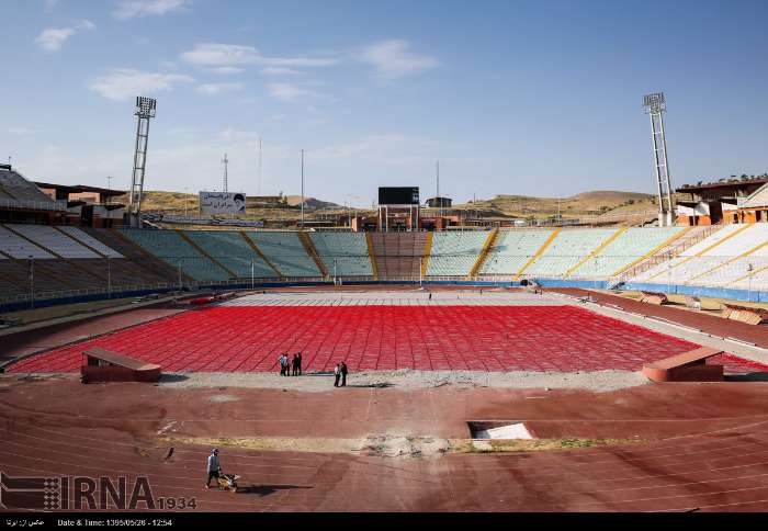 چمن ورزشگاه یادگار امام تبریز قرمز شد!/عکس