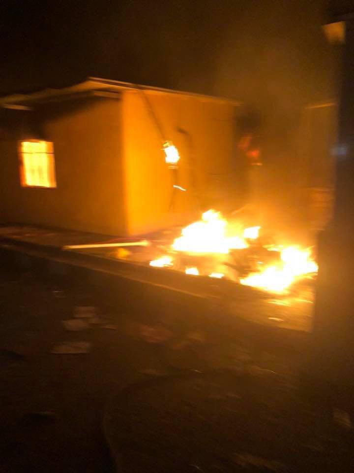 جزییات تعرض وحشیانه عراقی ها به کنسولگری ایران در بصره/کنسولگری ایران کاملا سوخته است + تصاویر