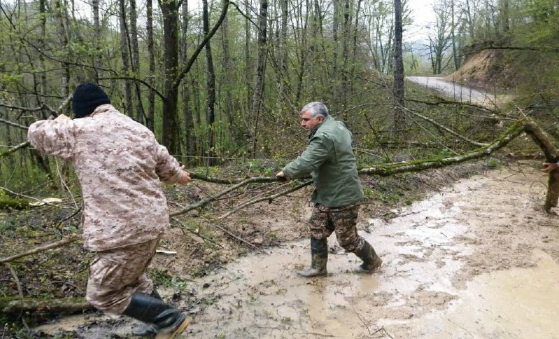 امدادرسانی نیروهای بسیج و سپاه به سیل زدگان استان گلستان