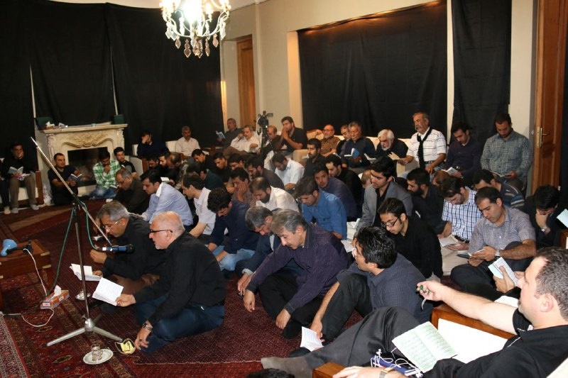 جنتی شب قدر در خانه صادق خرازی بود/عکس