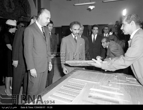  هایل سلاسی امپراتور اتیوپی روز 25 شهریور از اداره هنرهای زیبای کشور و موزه کاخ گلستان بازدید می کند . 