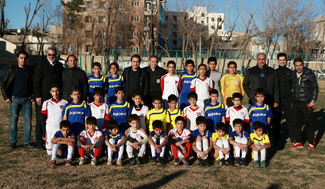 از هدیه کودکان کار به مهدوی‌کیا تا شوخی جالب دوستی با رویانیان/ کودک کار چشم مهدی را گرفت