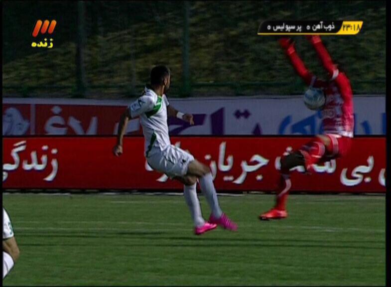 صحنه جنجالی پرسپولیس ـ ذوب آهن (عکس)