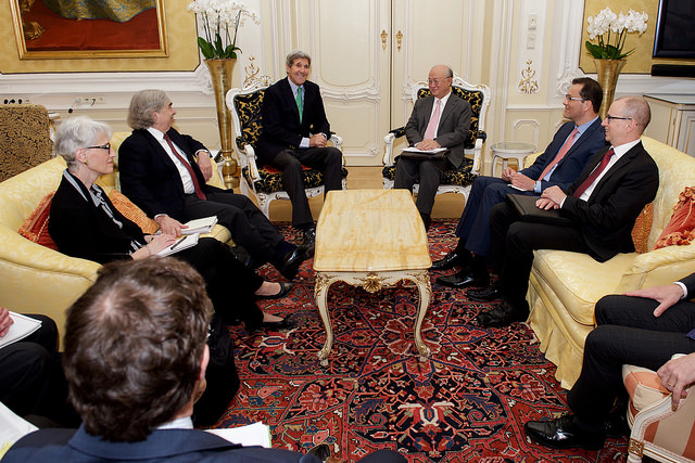 دیدار جان کری و آمانو/عکس