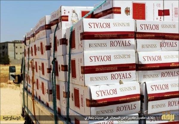 جمع آوری قلیان و سیگار توسط داعش + عکس