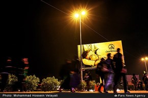 پیاده روی زائران حسینی در مسیر نجف به کربلا در آستانه اربعین حسینی