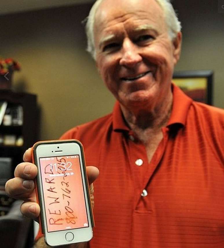 آیفون از سقوط هواپیما جان سالم به در برد!