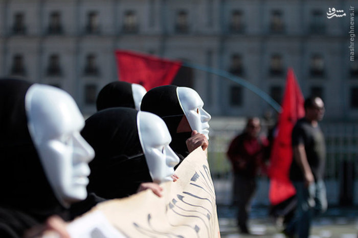 تظاهرکننده های نقاب دار در «سانتیاگو» شیلی