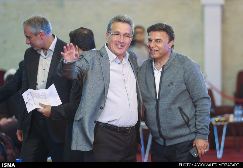 مظلومی در آغوش برانکو ده روز پس از دربی/ عکس