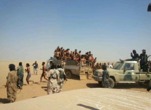 «داعش» 250 سرباز را در سوریه اعدام و روی هم تلنبار کرد /تصاویر (18+)