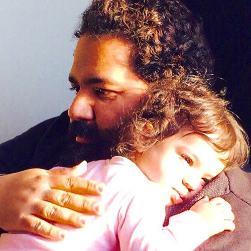 نوشته های بسیار زیبای رضا صادقی برای دخترش! +عکس