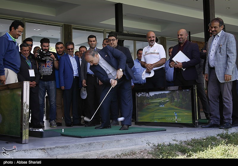 گلف بازی وزیر ورزش و جوانان!/عکس