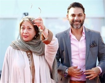 پیمان معادی و رخشان بنی‌اعتماد، روز پنجشنبه و هنگام نمایش «قصه‌ها» در جشنواره ونیز. سخنان خانم بنی‌اعتماد در مورد لزوم رفع تحریم‌های ایران از جمله حاشیه‌های مهم جشنواره ونیز بود که روزهای جمعه و شنبه نیز در رسانه‌های جهان بازتاب داشت.