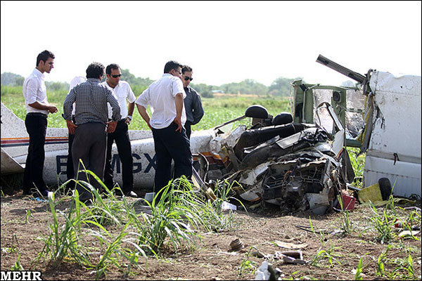 دو مجروح در سقوط هواپیما در قزوین/عکس
