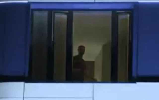 تجمع شبانه هواداران ایرانی مقابل هتل پرتغالی‌ها/ رونالدو: اجازه دهید بخوابم + عکس