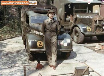 ملکه بریتانیا در 18 سالگی/1945