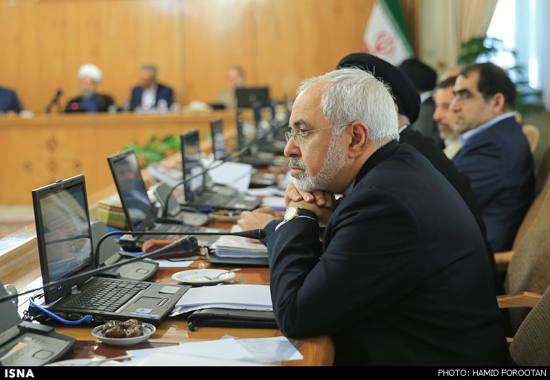 تفکر ظریف در جلسه هئیت دولت/عکس