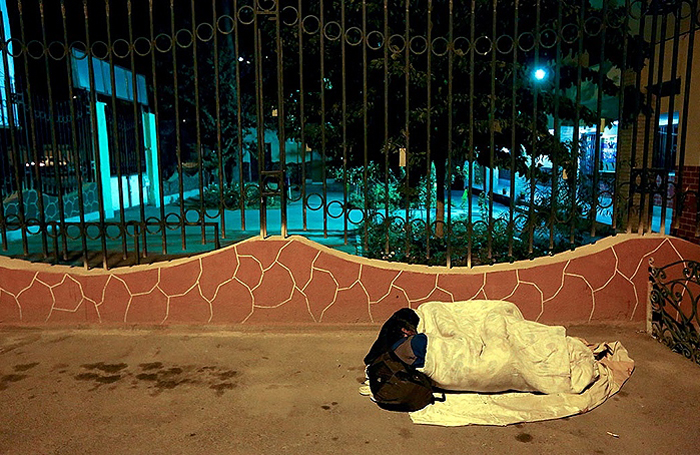 (تصاویر) بزم شبانه معتادان در پارک‌های تهران