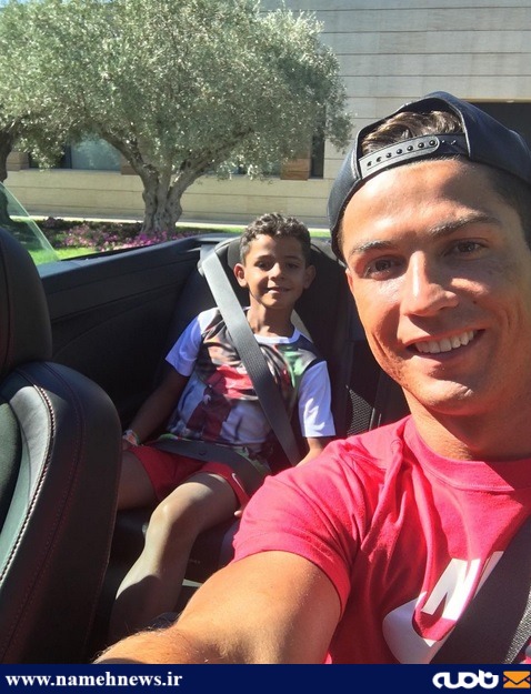 سلفی جالب رونالدو و پسرش در خودرو/عکس