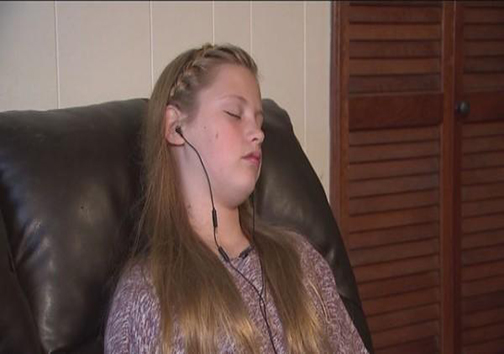 دختری که در روز 12000 بار عطسه می کند! + تصاویر